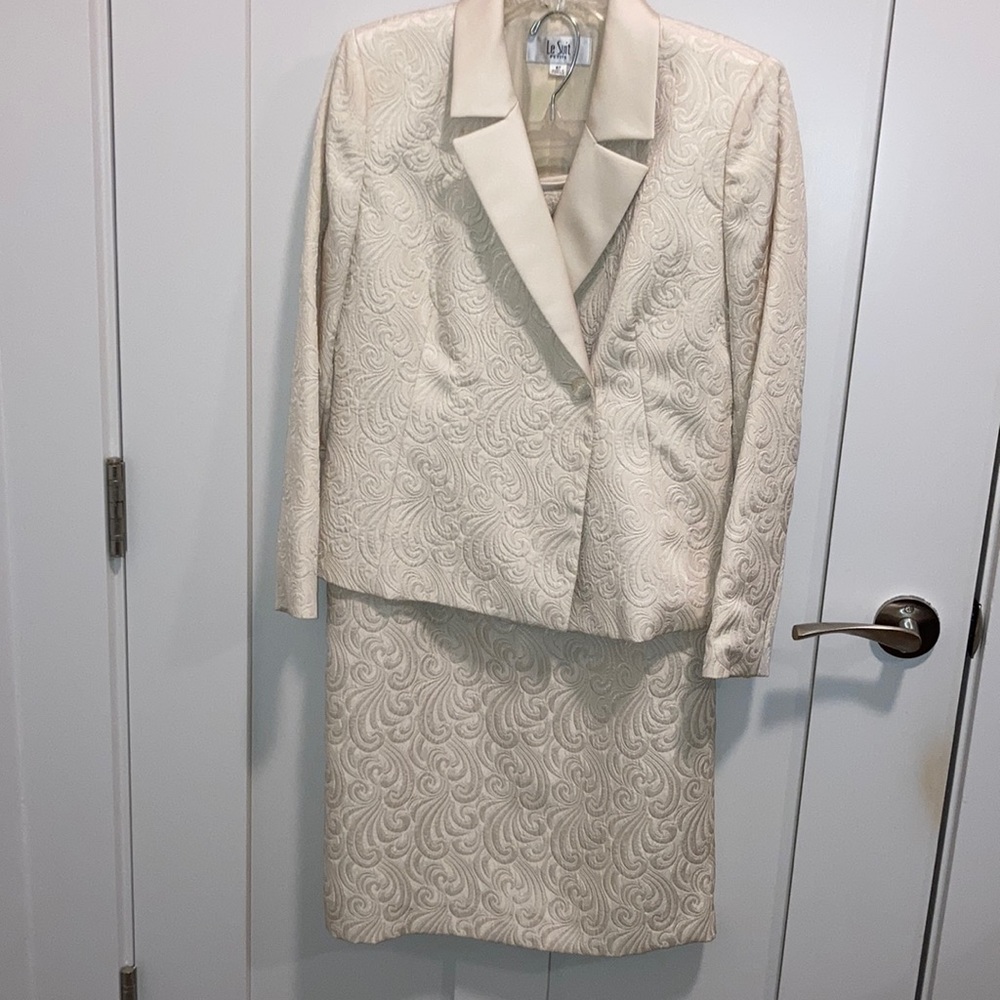 Petite women’s cream skirt suit. Le Suit.